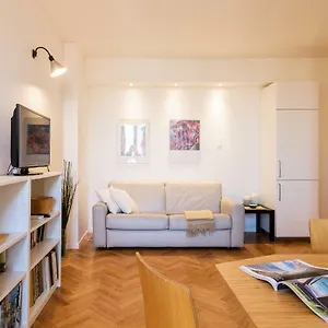 homeathotel-domenichino.italymilanhotels.net/